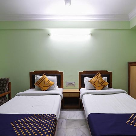 Spot On Hotel Hilltop Vadodara Eksteriør billede