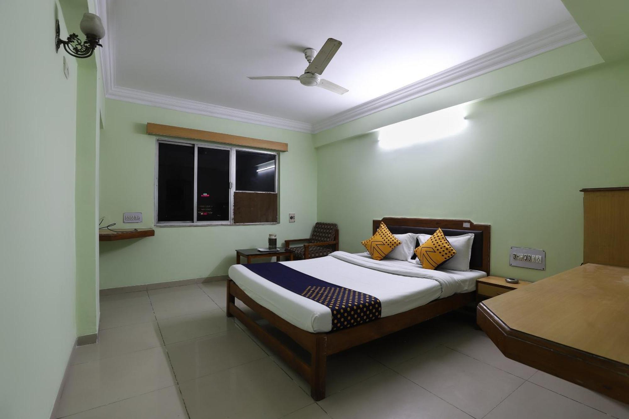 Spot On Hotel Hilltop Vadodara Eksteriør billede