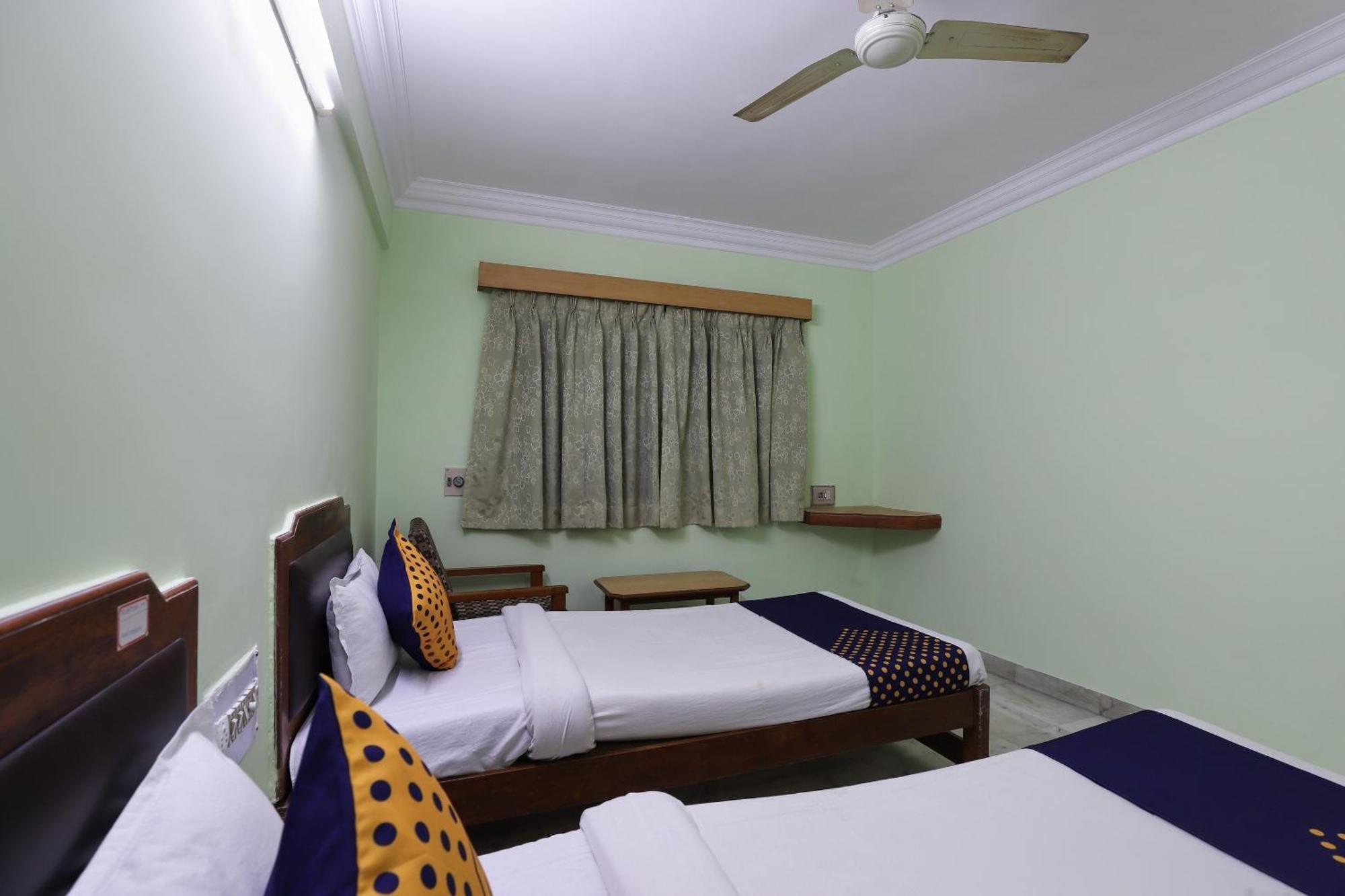 Spot On Hotel Hilltop Vadodara Eksteriør billede