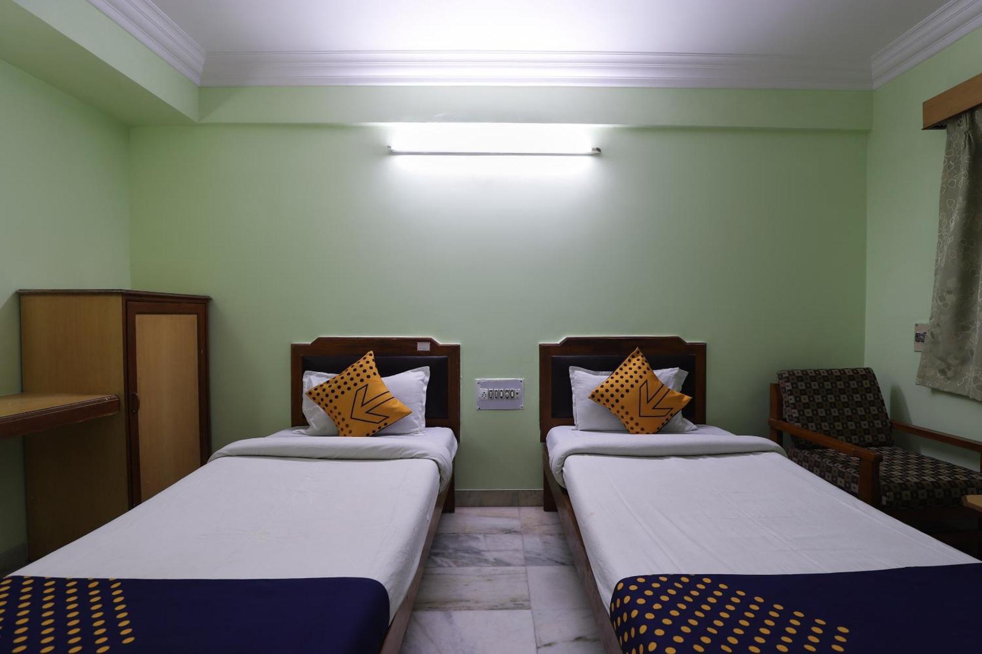Spot On Hotel Hilltop Vadodara Eksteriør billede