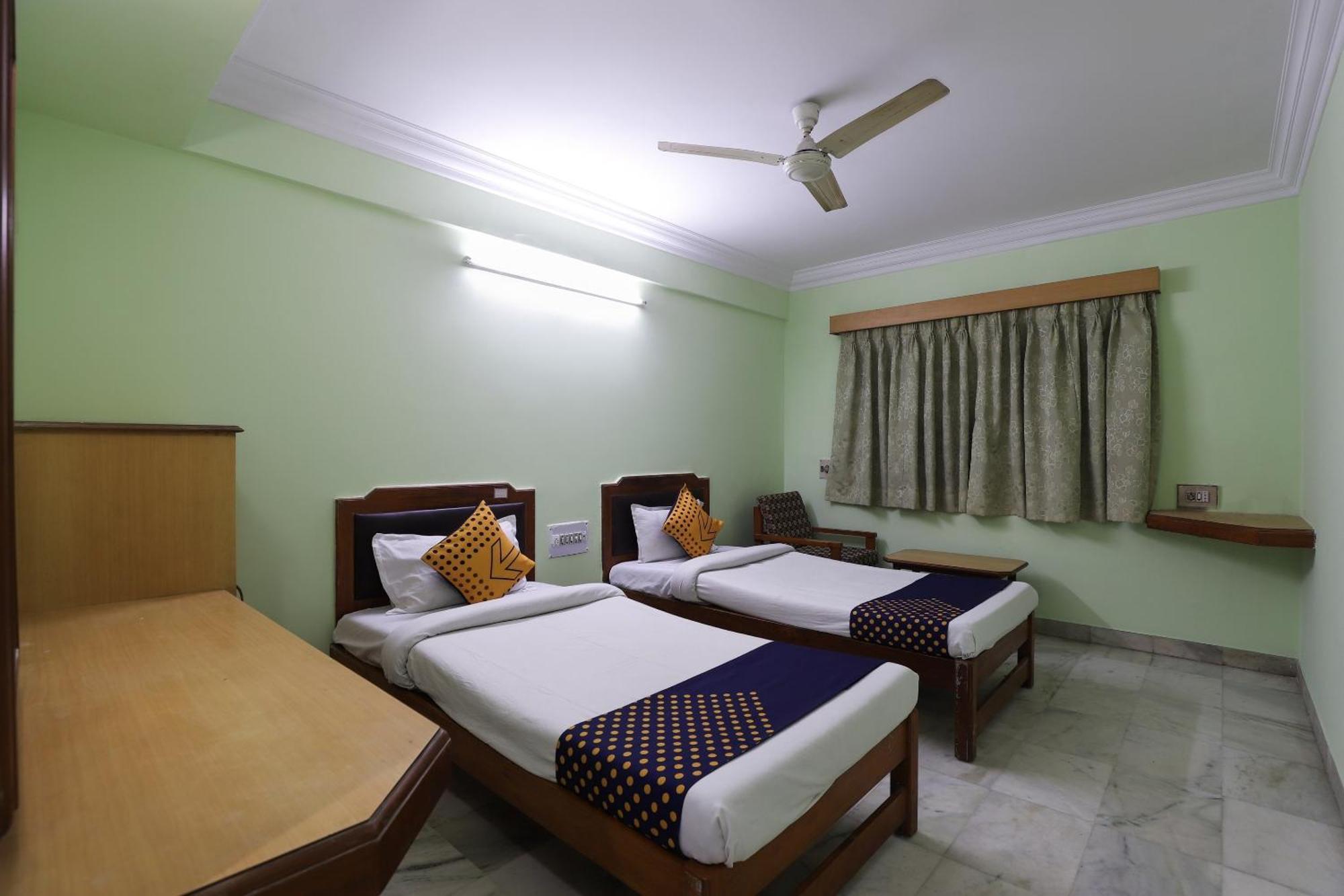 Spot On Hotel Hilltop Vadodara Eksteriør billede