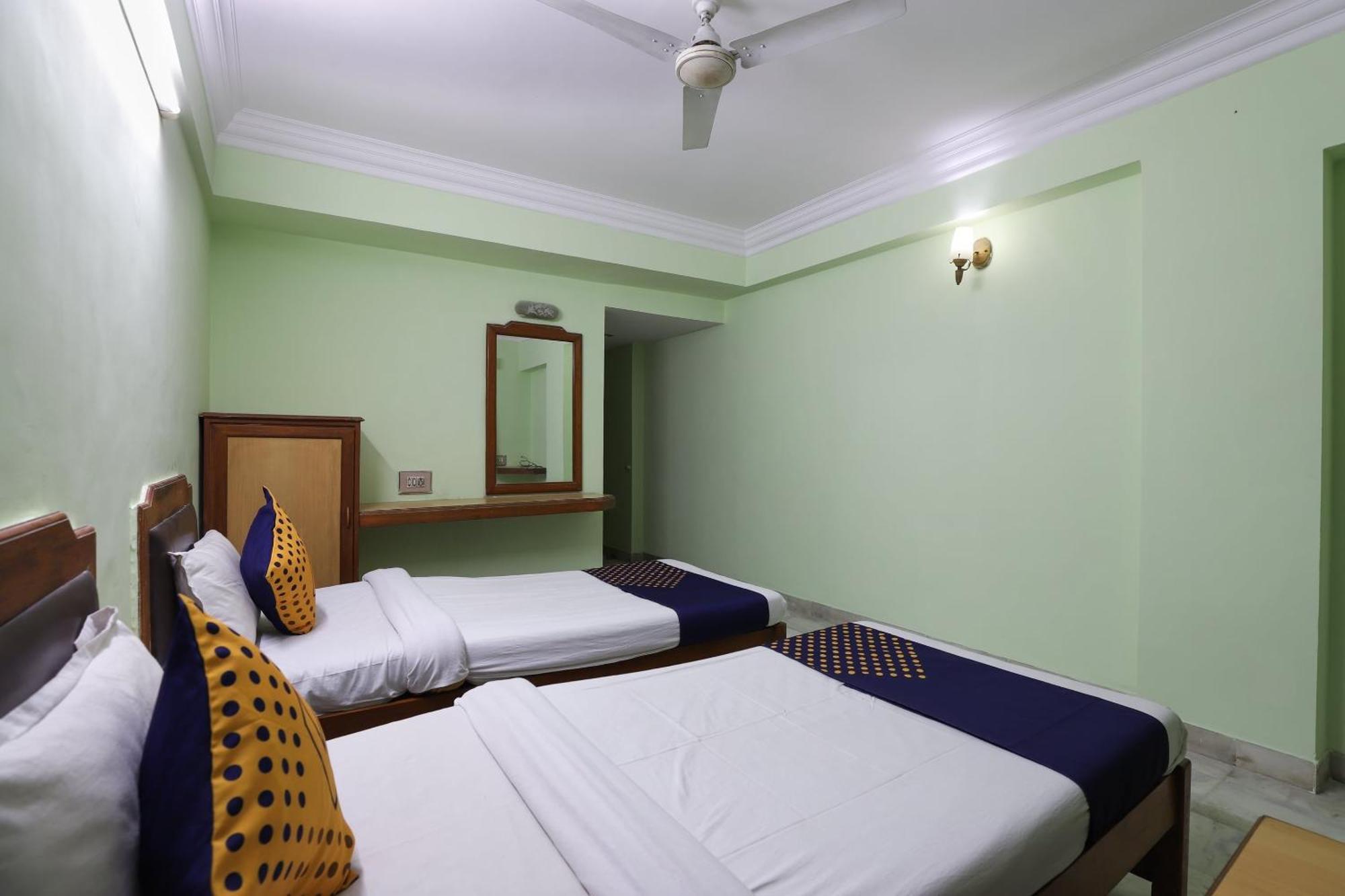Spot On Hotel Hilltop Vadodara Eksteriør billede