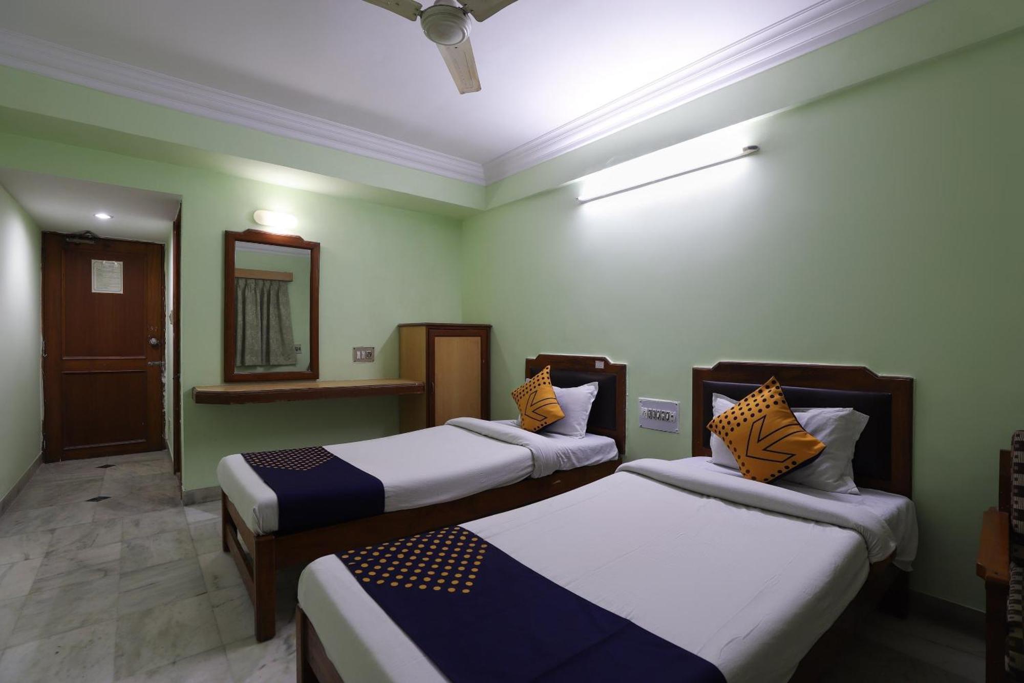 Spot On Hotel Hilltop Vadodara Eksteriør billede
