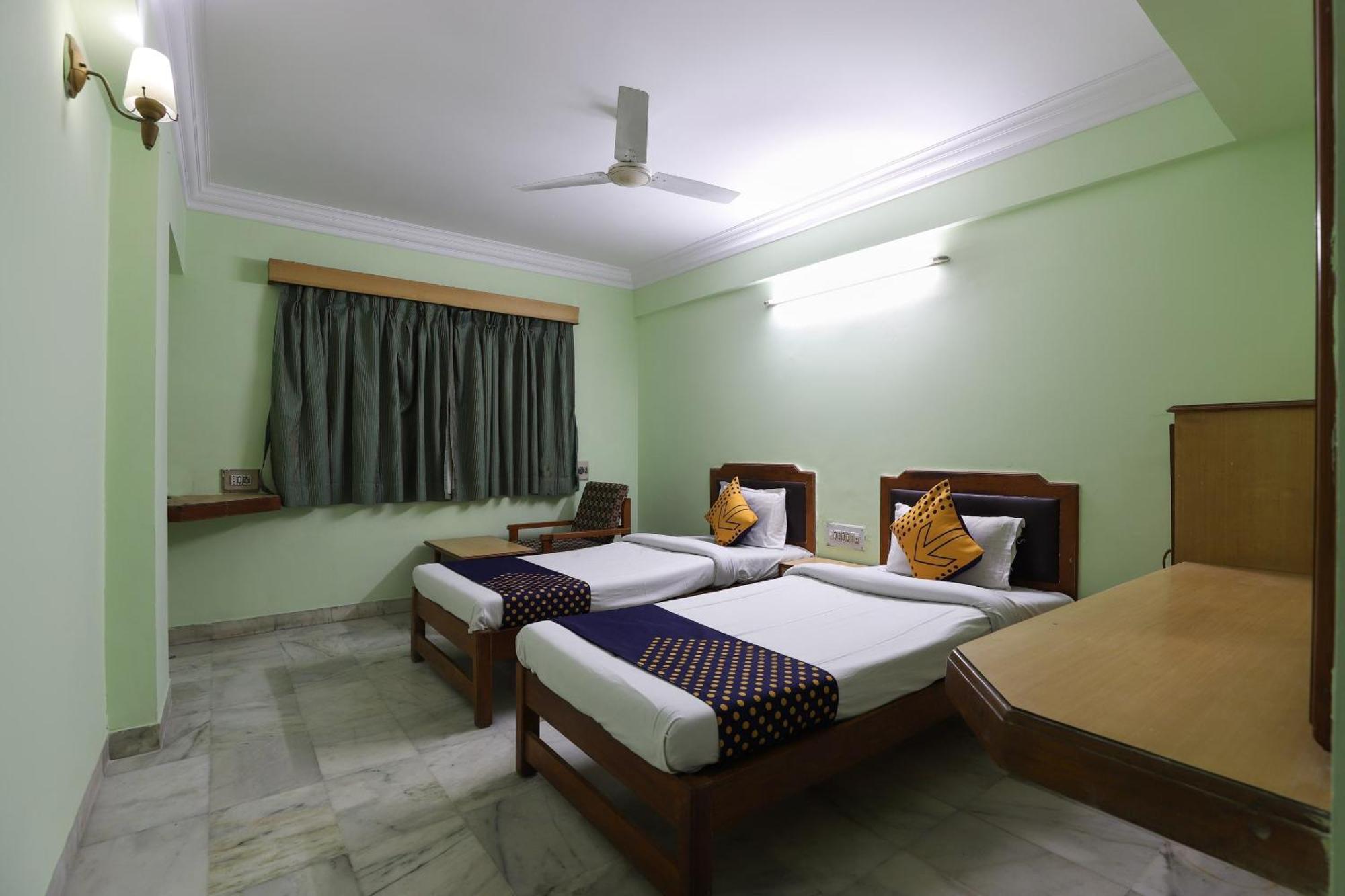 Spot On Hotel Hilltop Vadodara Eksteriør billede