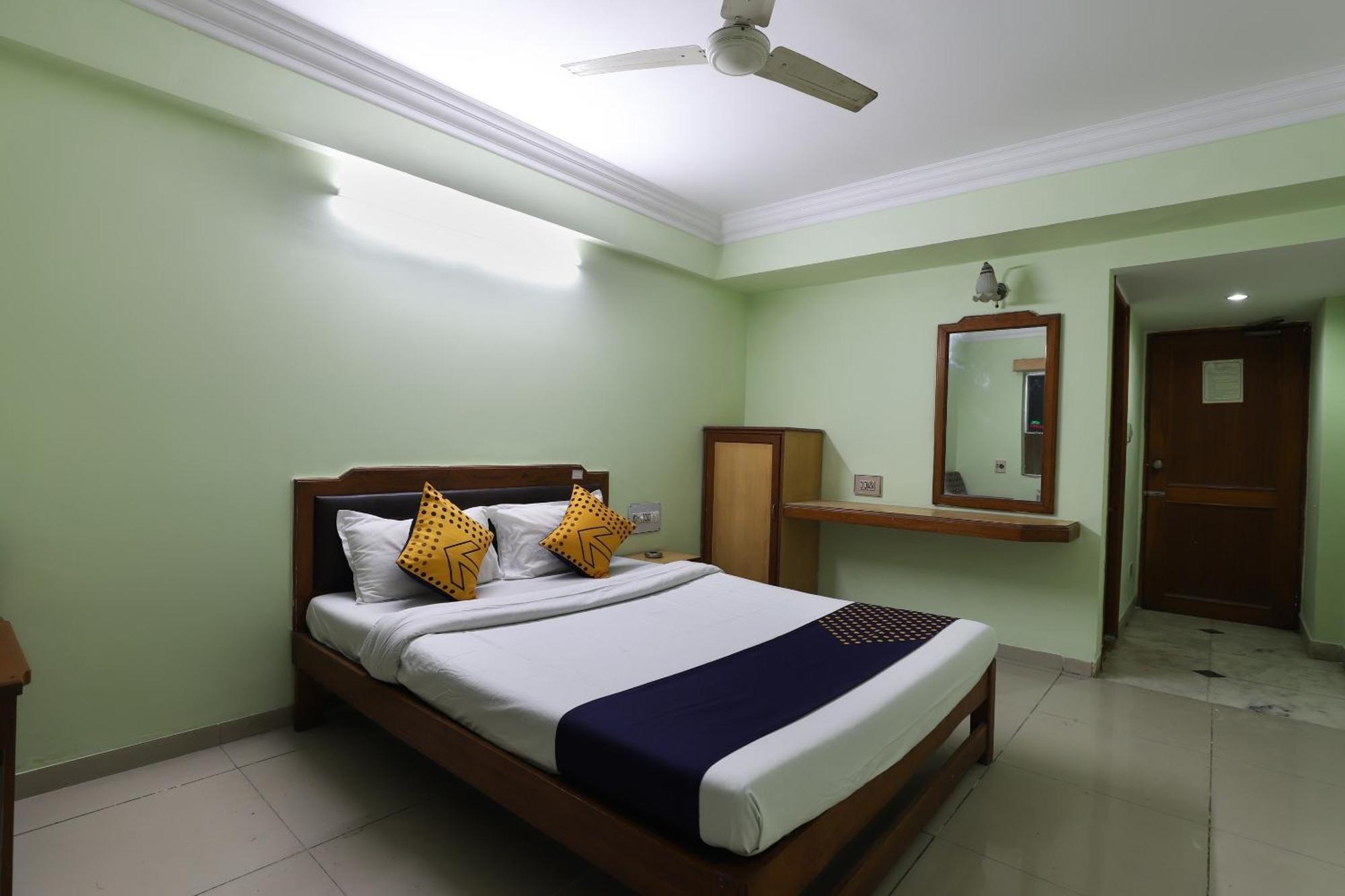 Spot On Hotel Hilltop Vadodara Eksteriør billede