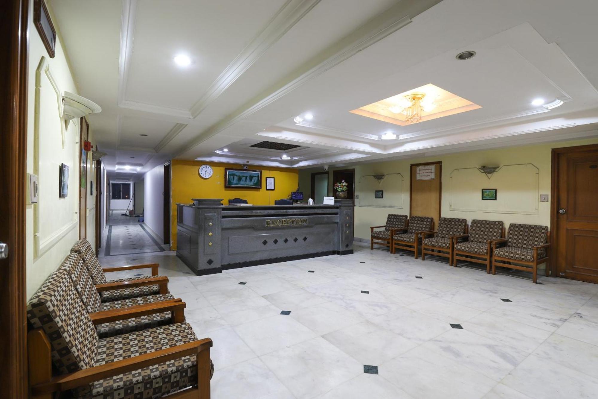 Spot On Hotel Hilltop Vadodara Eksteriør billede