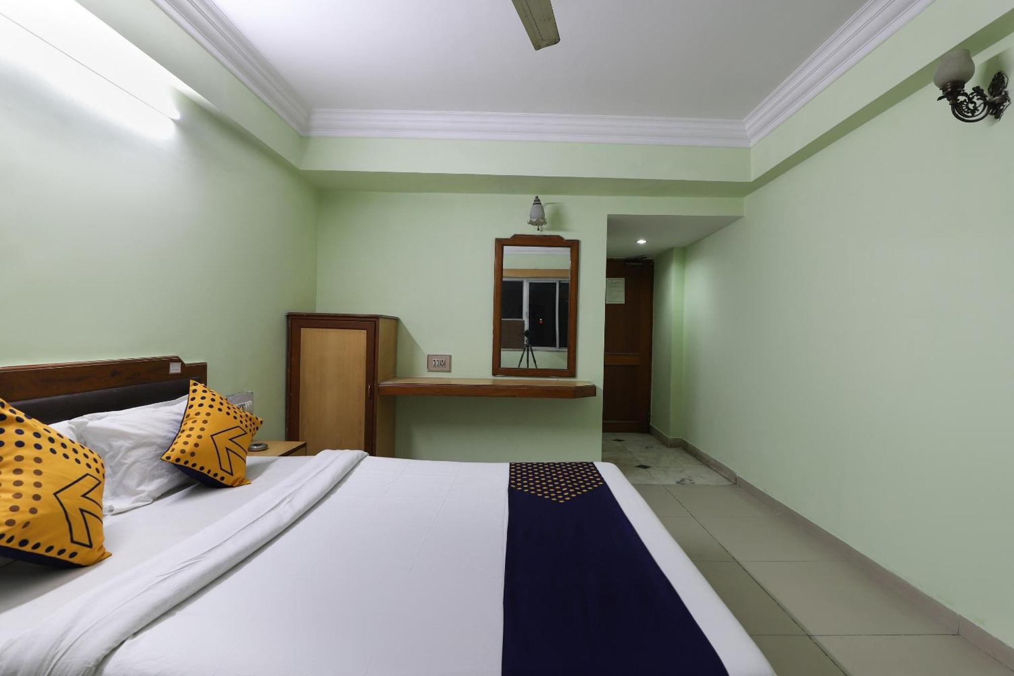Spot On Hotel Hilltop Vadodara Eksteriør billede