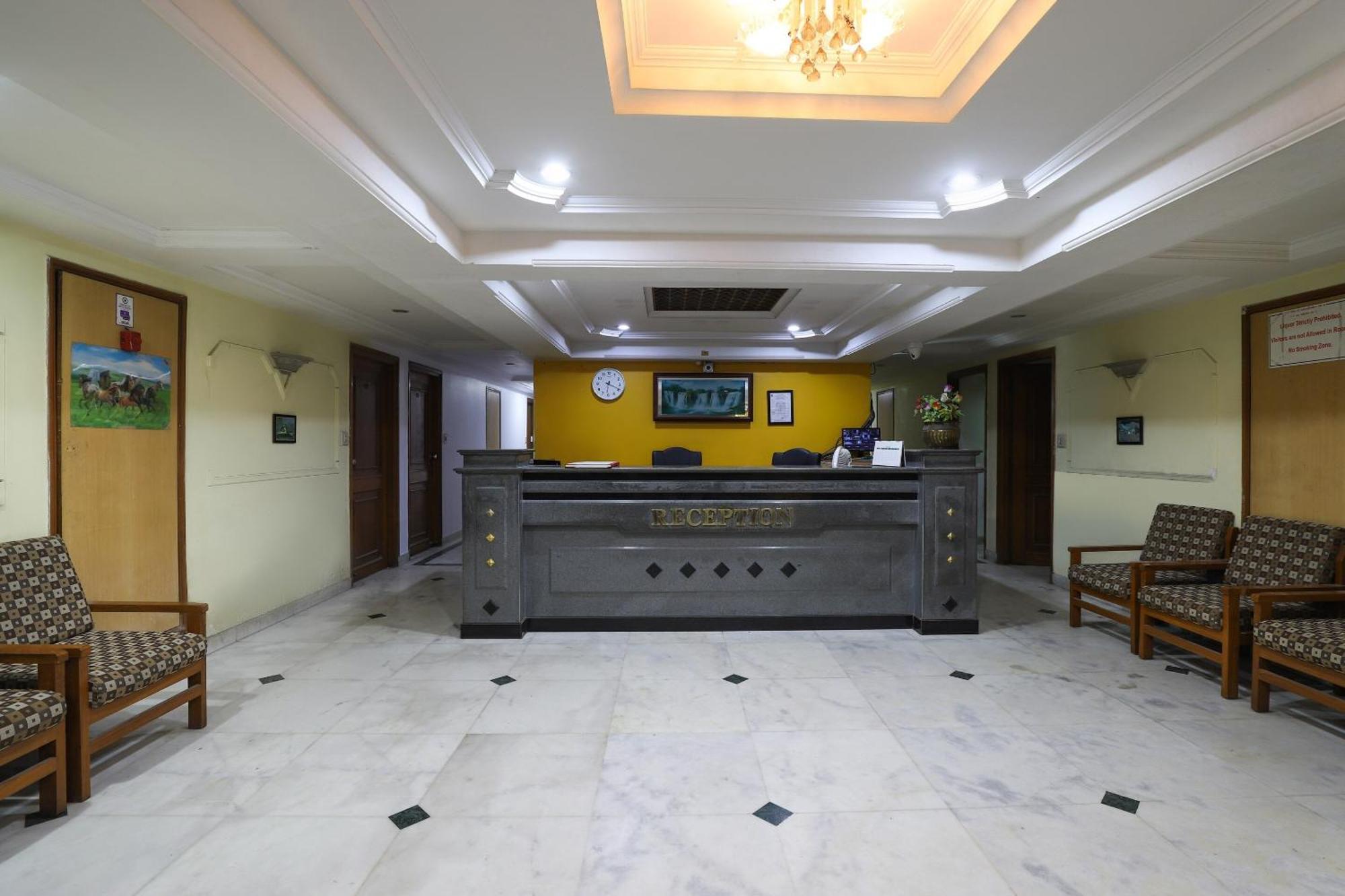 Spot On Hotel Hilltop Vadodara Eksteriør billede